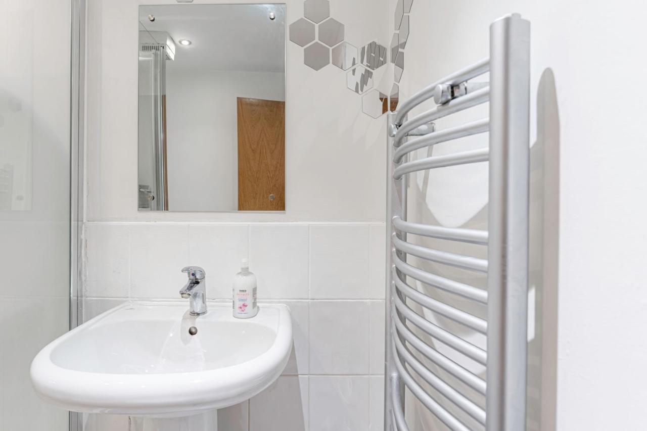 Jkg Property Solutions Presents Cosy City Apartment Coventry Buitenkant foto